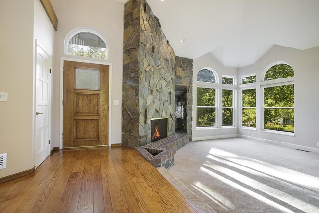 Building Photo - 3 Blackhawk Club Ct