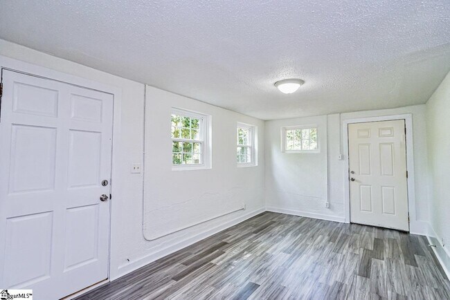 Foto del edificio - 212 W Wood St