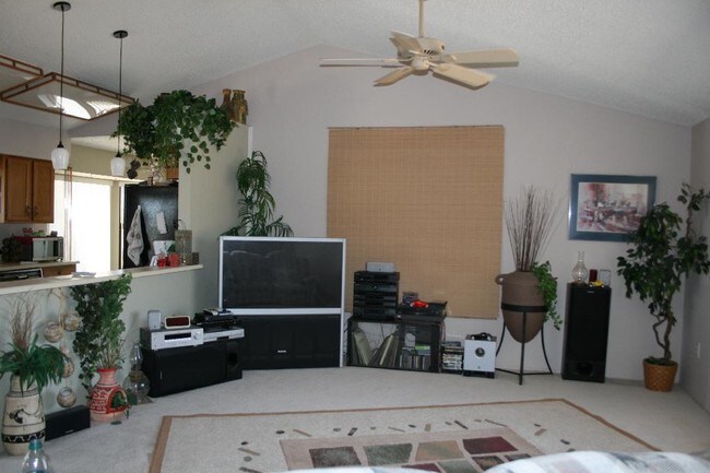 Building Photo - 13207 W Jubilee Dr