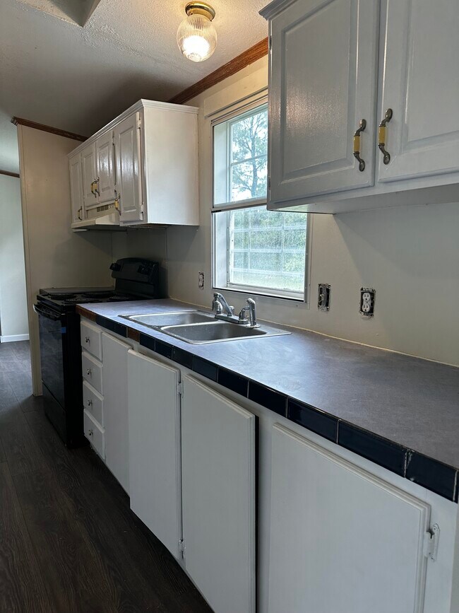 Building Photo - 834 Harkless Ct