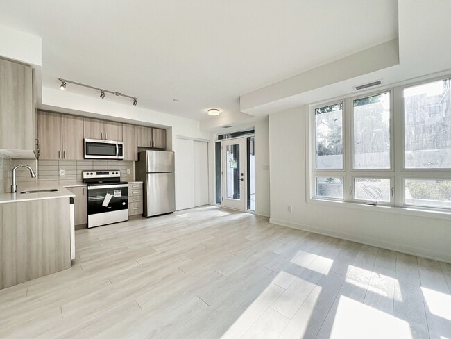 Building Photo - 4045-4045 Hickory Dr