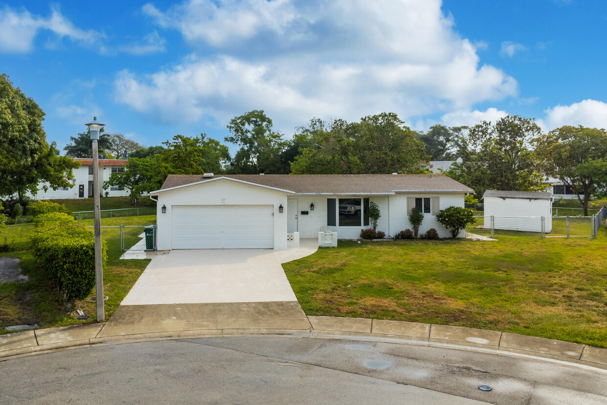 Foto principal - 290 NW 65th Ave