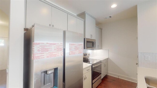 Building Photo - 5869 Greystone Dr