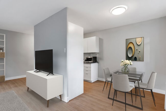 Building Photo - Roselawn Manor