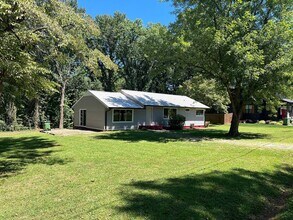 Building Photo - 310 Eastwood Dr