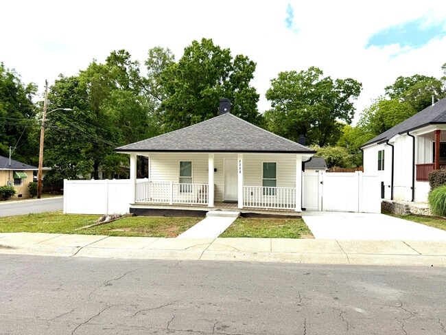 Building Photo - 2228 Tate St