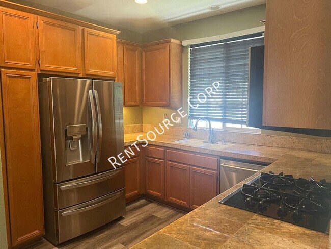 Building Photo - 3 Bedroom Home For Rent in Valencia