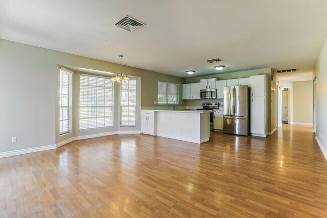 Foto del edificio - 1230 N Fraser Dr