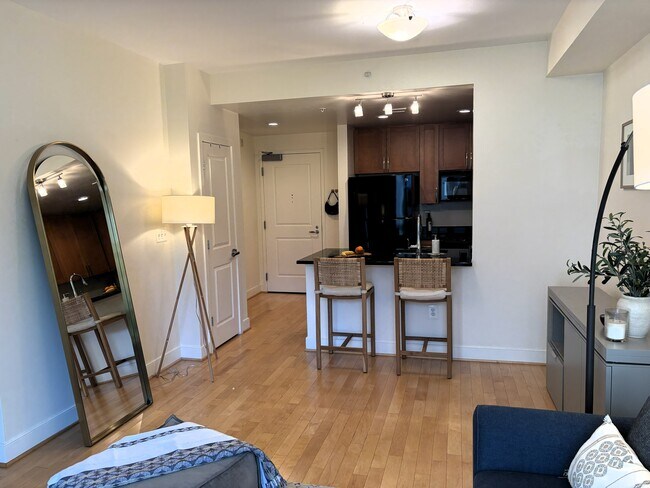 Foto del edificio - 4101 Albemarle St NW