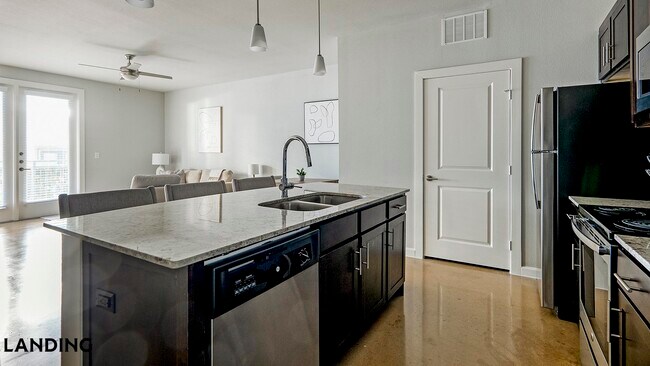 Foto del edificio - 4300 Cromwell Dr