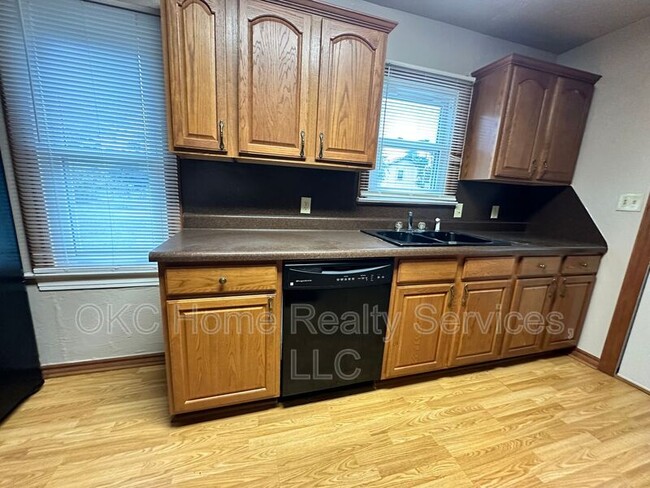 Foto del edificio - 1216 NE 42nd St