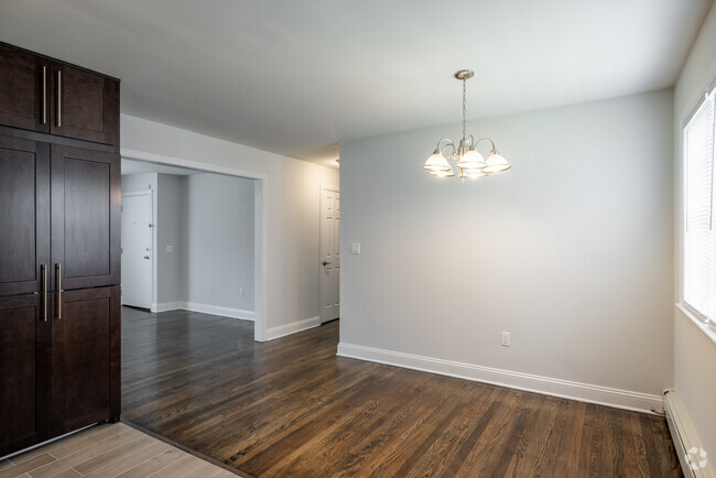 2BR, 1BA - 1,057SF - Dining Area - Kings Gardens