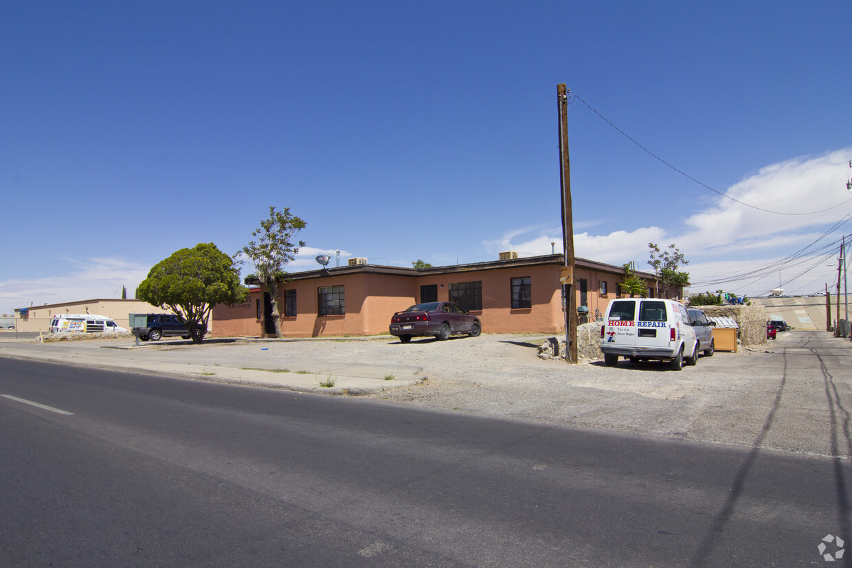 Building Photo - 3130 Dyer St