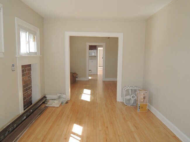 Building Photo - 404 S Park St