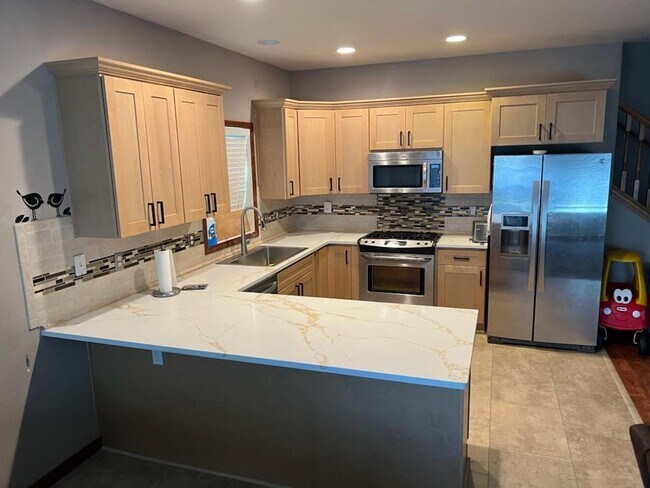 Foto del edificio - Spacious 4-Bedroom Home in Central Vancouv...