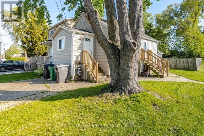 Building Photo - 1078 Eastmount Ave