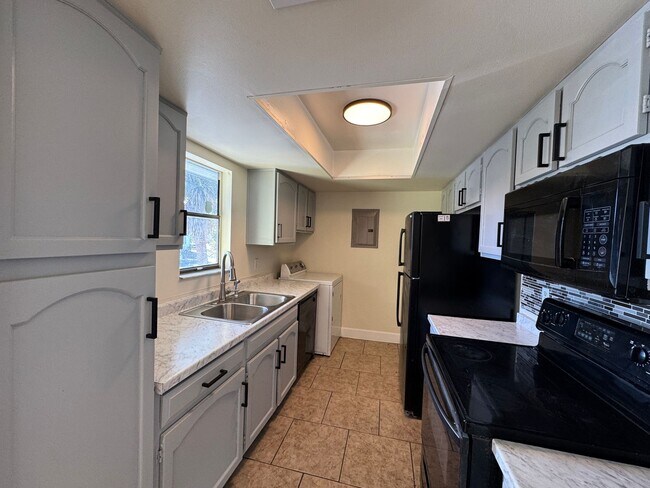 Foto del edificio - Move-in Ready condo 2/2