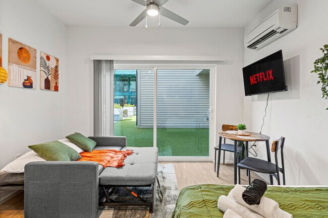 Foto del edificio - 596 W 9th St
