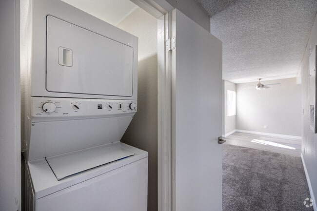 2BR, 2BA - 1,040SF - Washer and Dryer - Bellevue Apartments