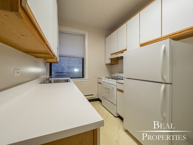 Building Photo - 1315 Oak Ave