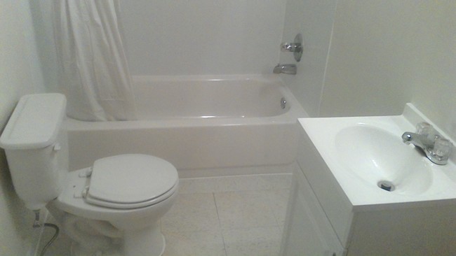 Foto del edificio - 26660 W Huron River Dr