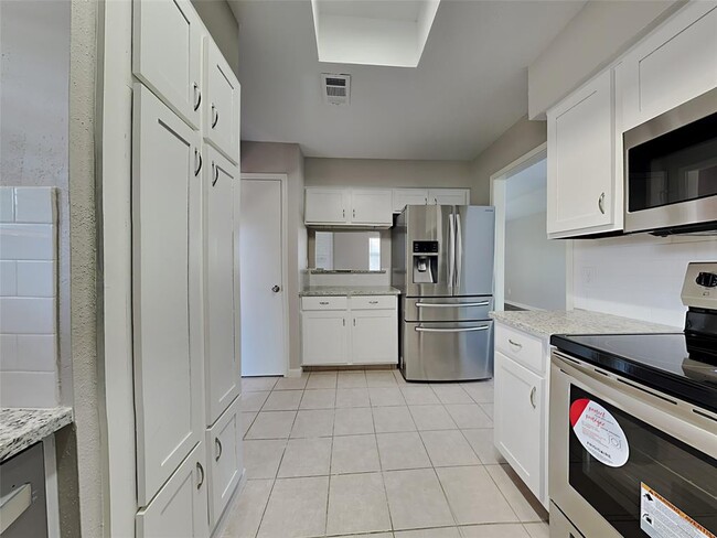 Building Photo - 16007 Brookford Dr