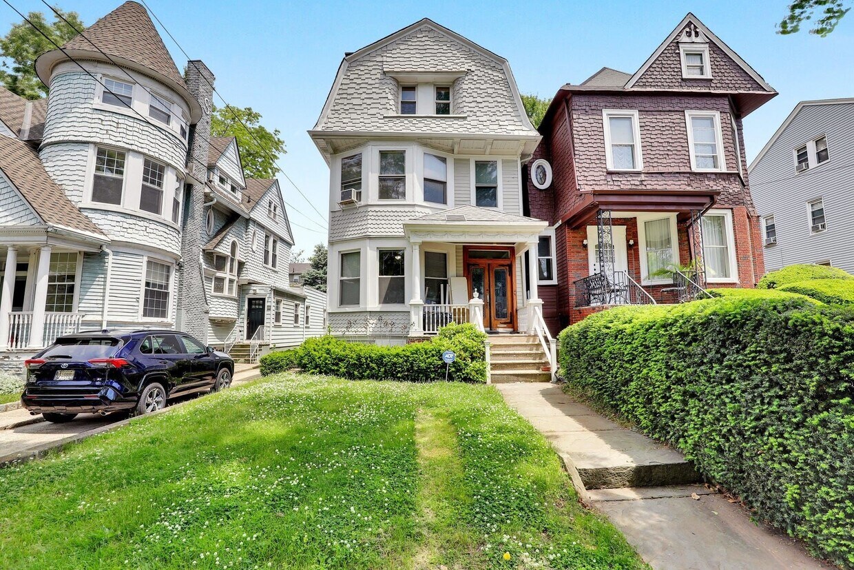 84 Bentley Ave Unit 2, Jersey City, NJ 07304 Condo for Rent in Jersey