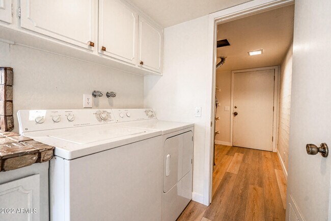 Building Photo - 29 Inner Cir
