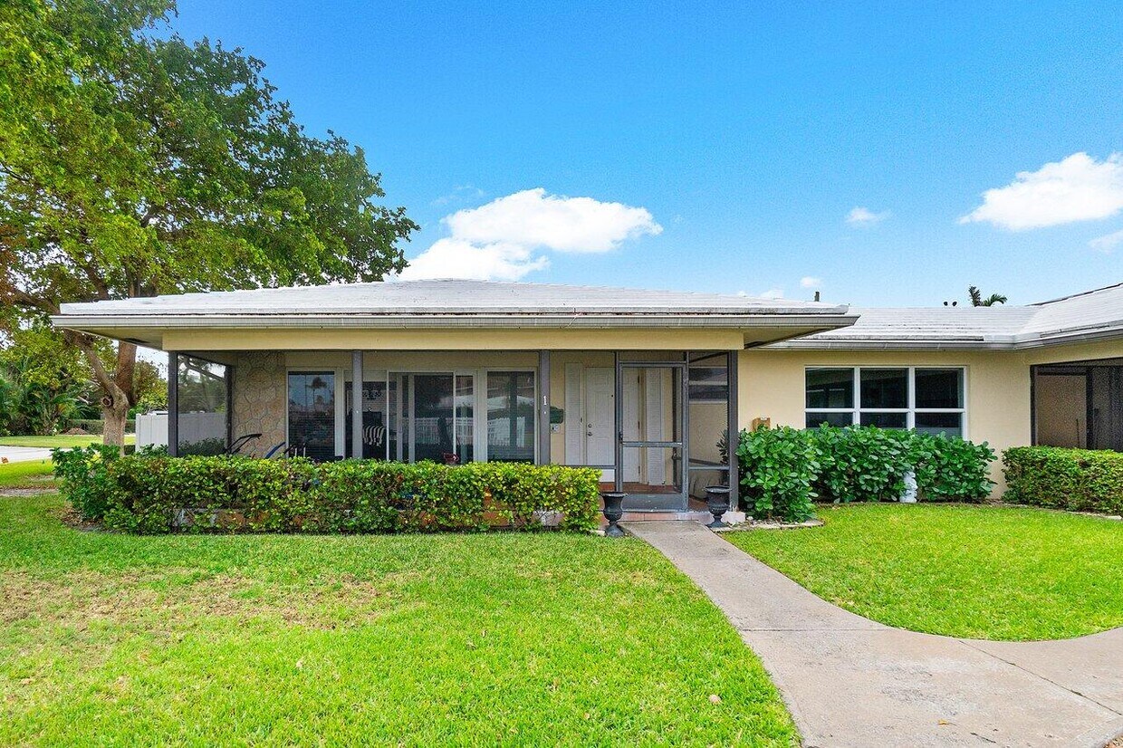 Foto principal - 2757 NE 29th Ave