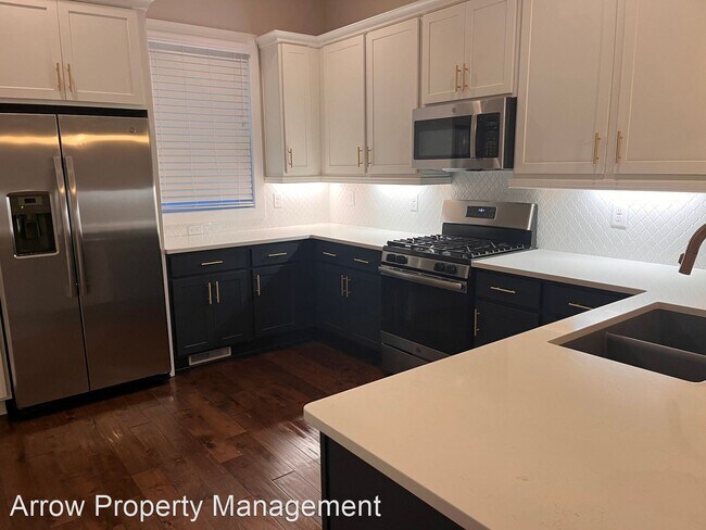 Building Photo - 3 br, 3.5 bath House - 689 Vernon Ave