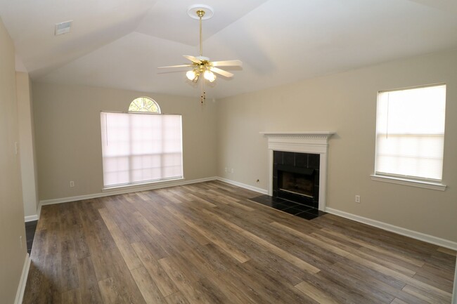 Building Photo - Spacious Home in Moody, AL