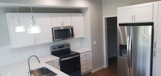 Building Photo - Brand New Townhome