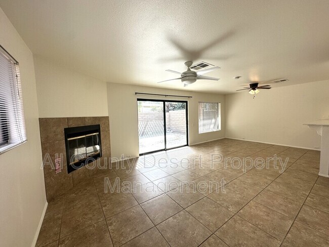 Foto del edificio - 74185 Candlewood St