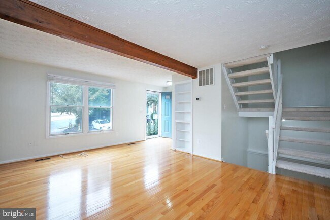 Building Photo - 2025 N Glebe Rd