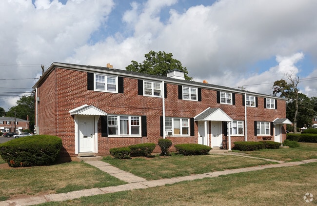 Foto del edificio - Evergreen Town House Apartments