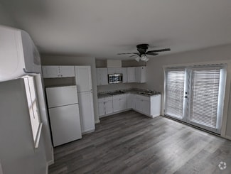 Building Photo - 829 E Cypress St