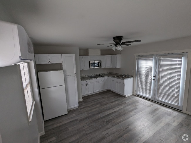 Building Photo - 829 E Cypress St