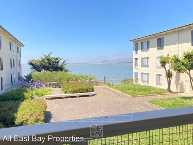 Foto del edificio - Studio, 1 bath House - 4 Captain Drive #309