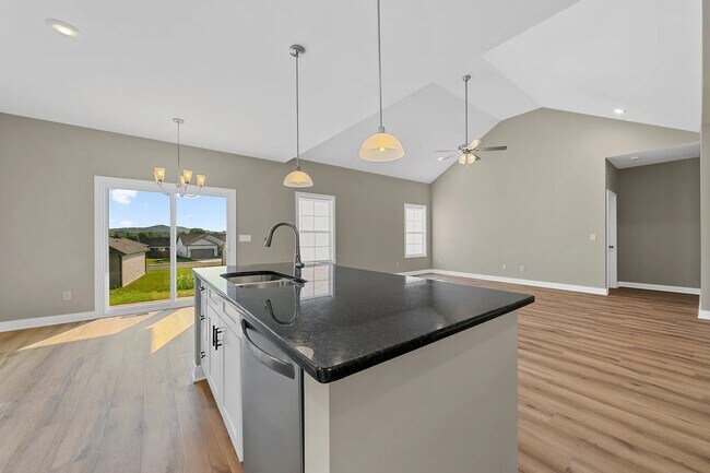 Foto del edificio - 2613 Cedrus Ave