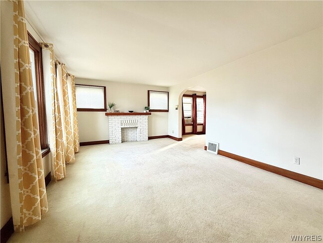 Building Photo - 245 Hamilton Dr