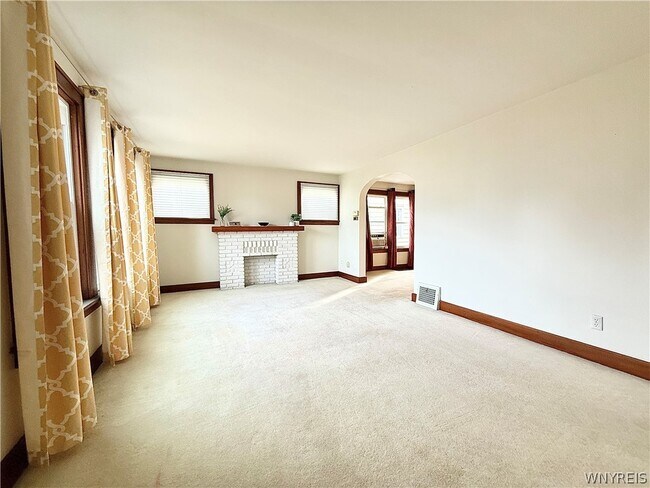 Foto del edificio - 245 Hamilton Dr