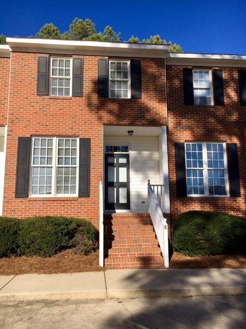 Foto principal - 2302 Sutton Pl NW