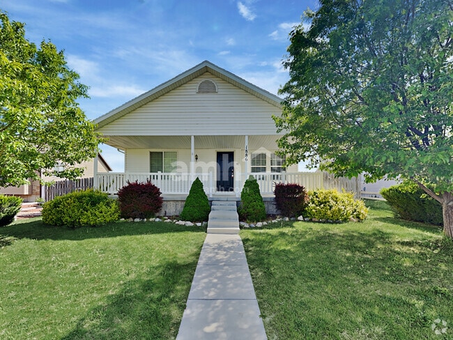 Building Photo - 1886 Juniper Dr