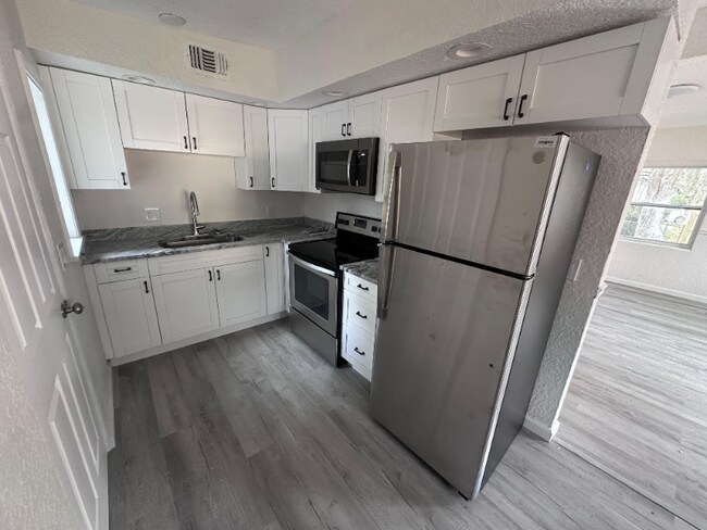 Building Photo - 2904 Lippia Rd