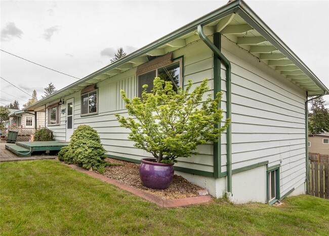 Main floor - 18401 73rd Ave W