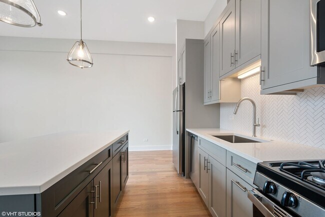 Foto del edificio - Top Floor 1 Bed 1 Bath Pet Friendly New Co...
