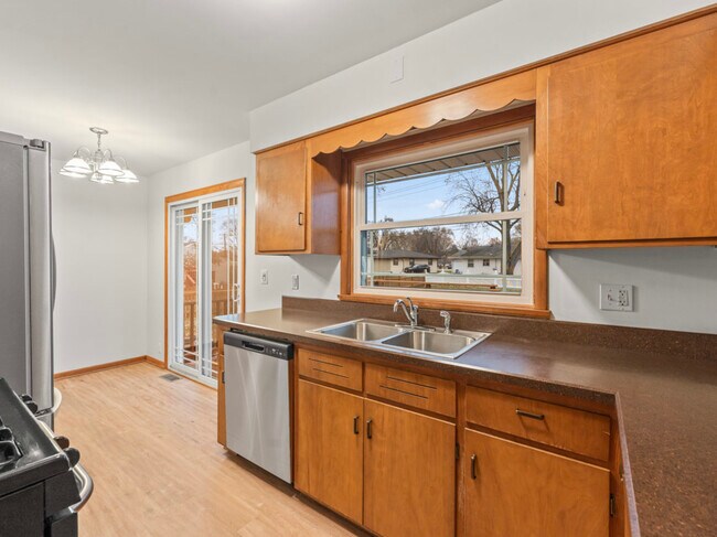 Foto del edificio - 327 Wallace Ave