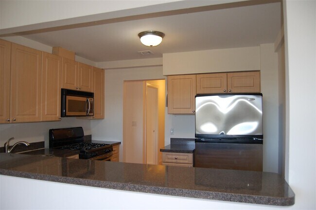 Building Photo - 88 Edgewater Pl
