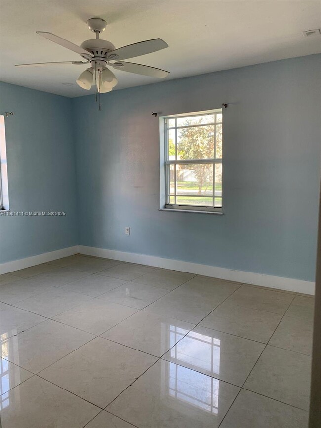 Foto del edificio - 7331 SW 16th St