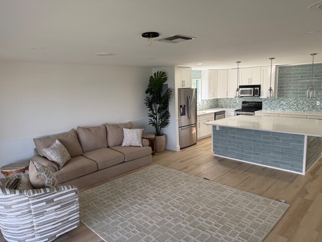 Building Photo - 360 Wilma Cir